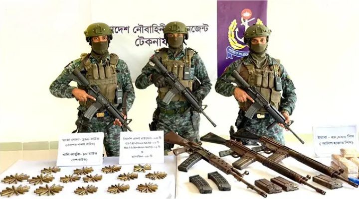 টেকনাফে অভিযান চালিয়ে অস্ত্র-গোলাবারুদ-ইয়াবা জব্দ করলো নৌবাহিনী